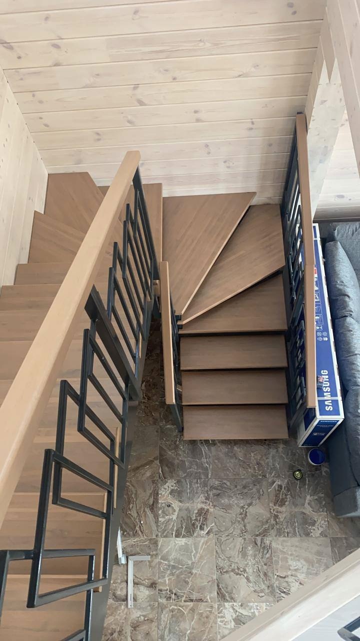 Забежная деревянная лестница на второй этаж | Евровагонка - витамин-п-байкальский.рф