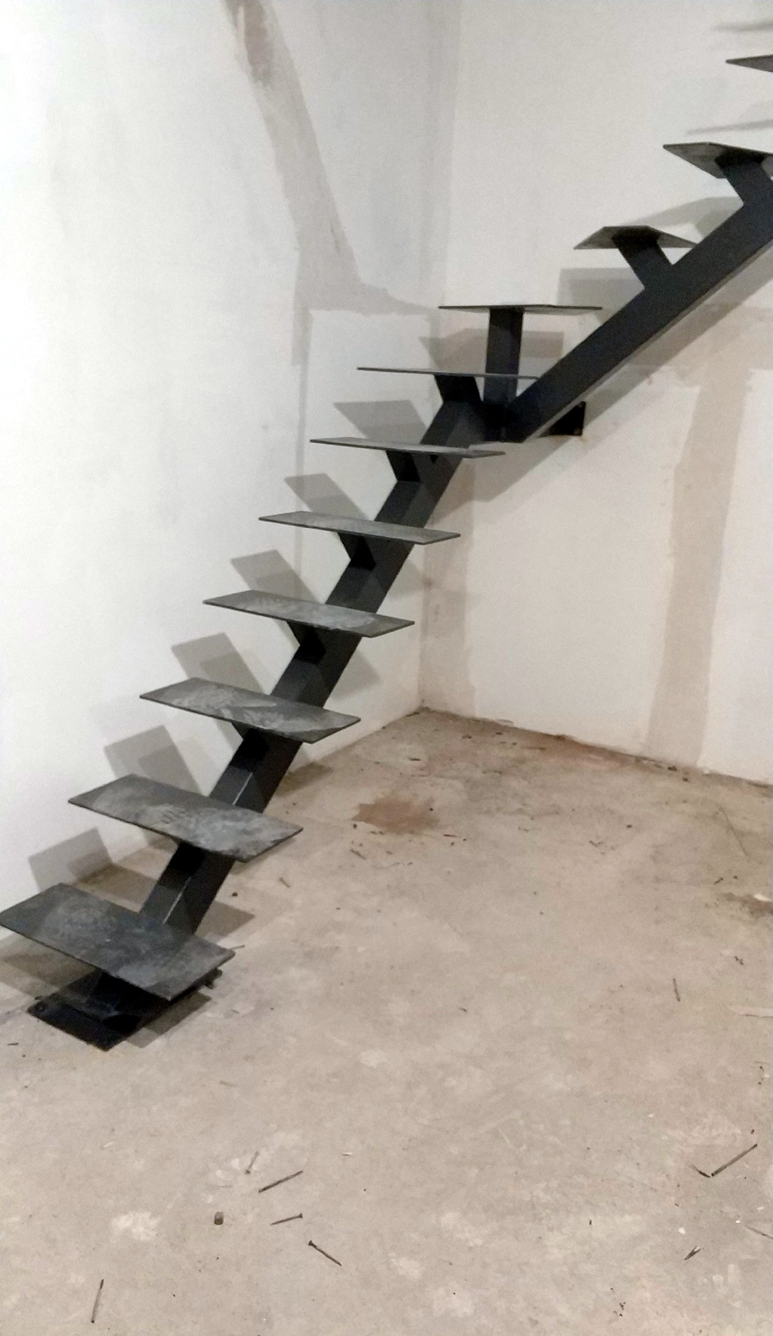 Металлические лестницы с забежными ступенями